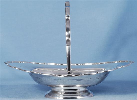 A George V silver fruit basket, by R.F. Mosley & Co, length 304mm, weight 20.3oz/633grms.